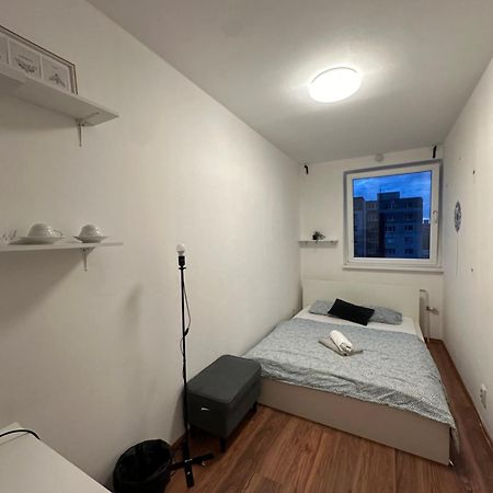 Room 1 Km From Center Pozsony Kültér fotó