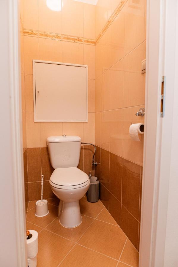 Room 1 Km From Center Pozsony Kültér fotó